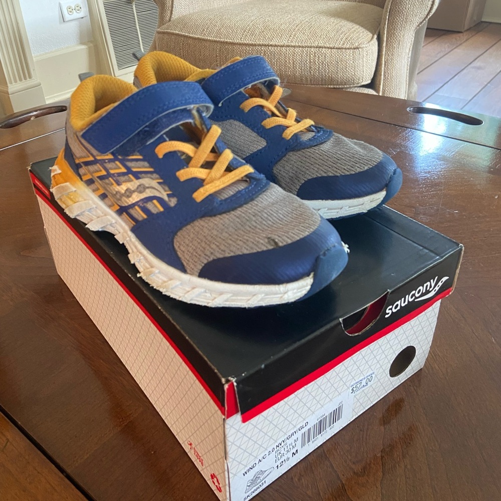 Saucony Blue and Yellow Sneakers Dynamic Athletic Design
